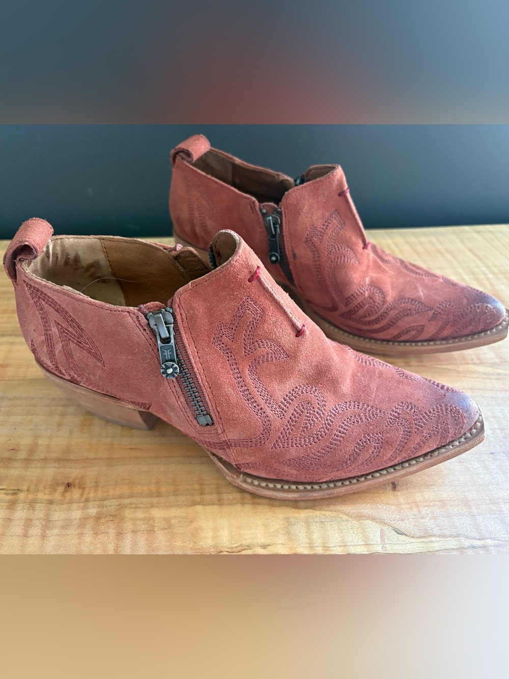 Frye Suede Ankle Booties Mauve Dusty Rose - Women size 5.5